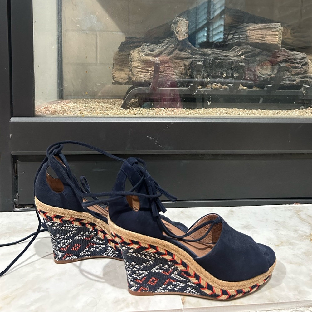 Cabi blue heels